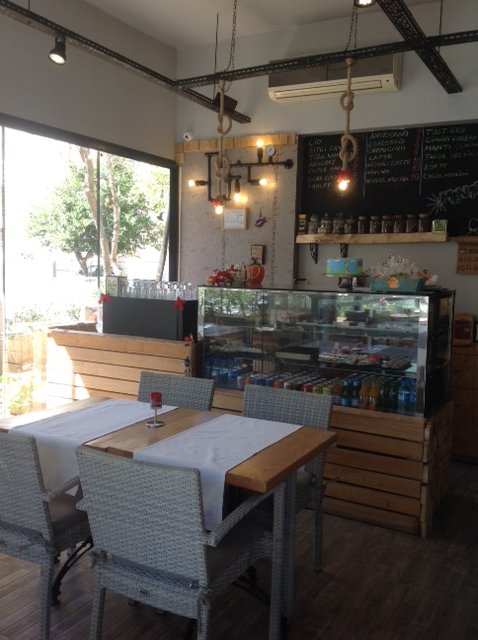 Modern dizaynlı cafe