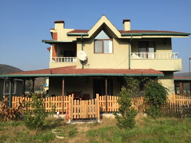 BEYKOZ RİVA DERESİNDE DUBLEKS BAHÇELİ VERANDALI VİLLA