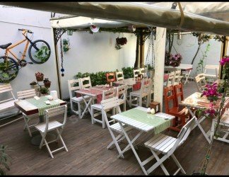 Ataşehir Küçükbakkalköyde bahçeli cafe rest.
