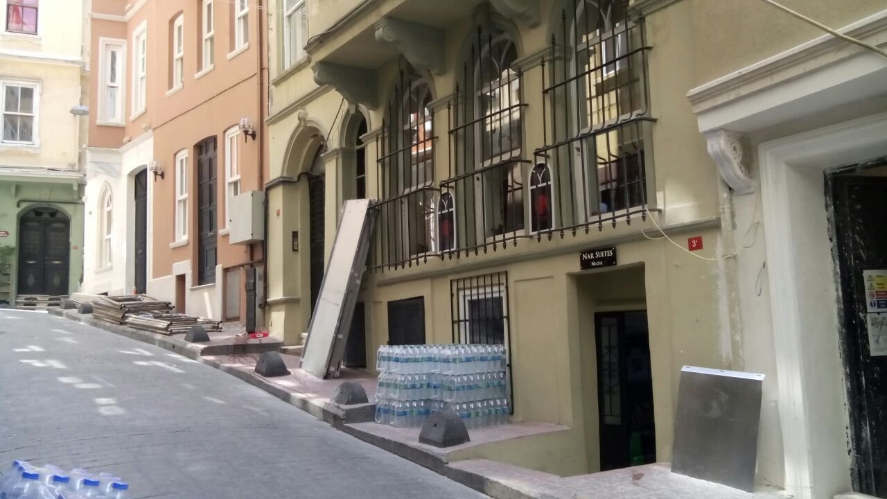 galata kulesinde şaryo kullanılabilecek tarihi daire sanat projelerinde kullanılmak üzre kiralıktır. detaylı fotoğrafları