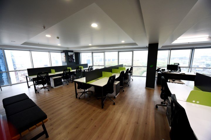 İstanbul Kartal'da 210 m2 dizilere hazır kurulu ofis