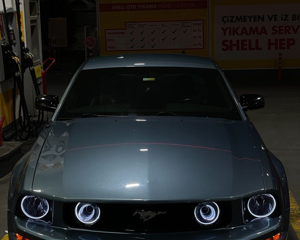 FORD MUSTANG