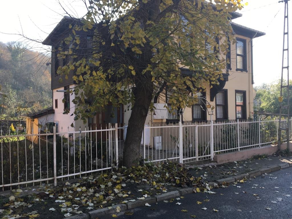 BEYKOZ AKBABA DA, 2 KATLI KONAK, İÇTEN MERDİVENLİ