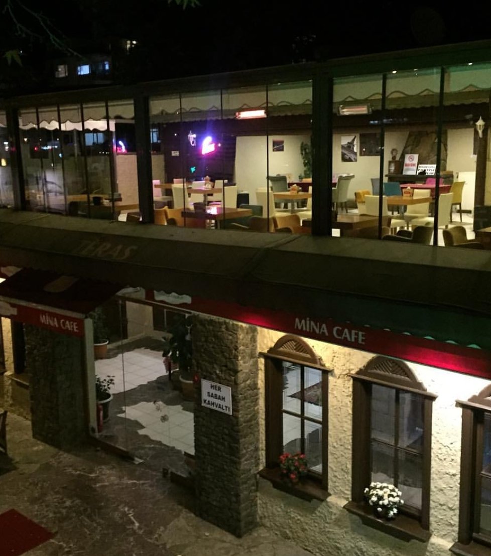 deniz manzaralı iki katlı cafe