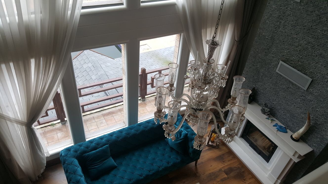 Ahşap yapı ile yapılmış Dizilere flimler kiralık villa detaylı fotoğrafları