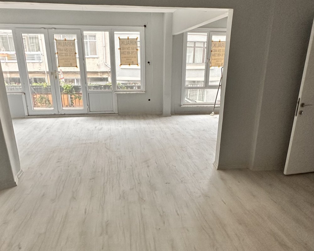 Kanlıca İskelesinin yanıbaşında setlere kiralık daire