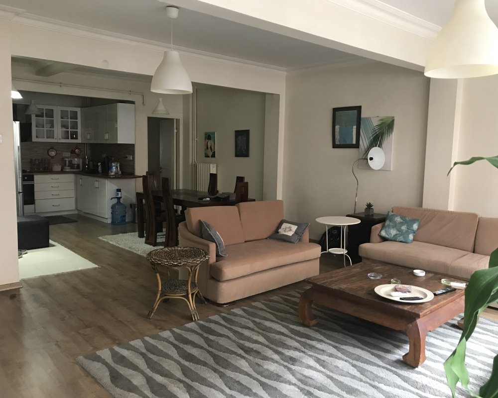 50 m2 salon,30 metremesafede büyük otobüsler için otopark,binada sıfır problem