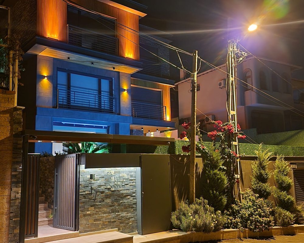 Havuzlu, bahçeli, kolay ulaşımlı, 4 katlı villa