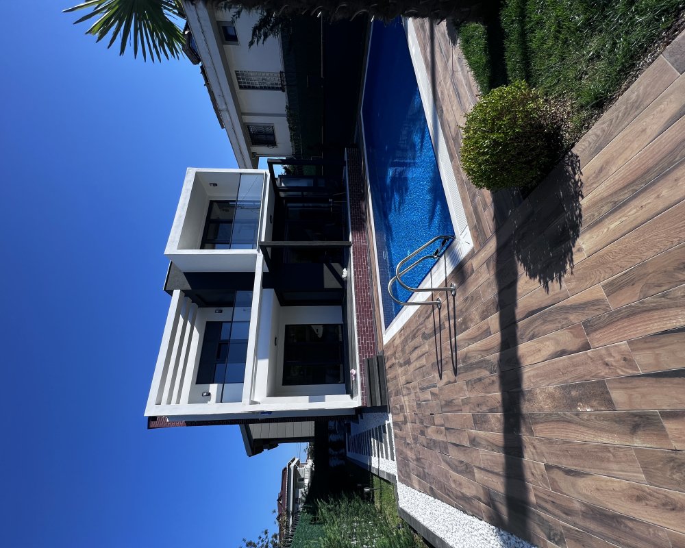 Havuzlu müstakil bahçeli villa