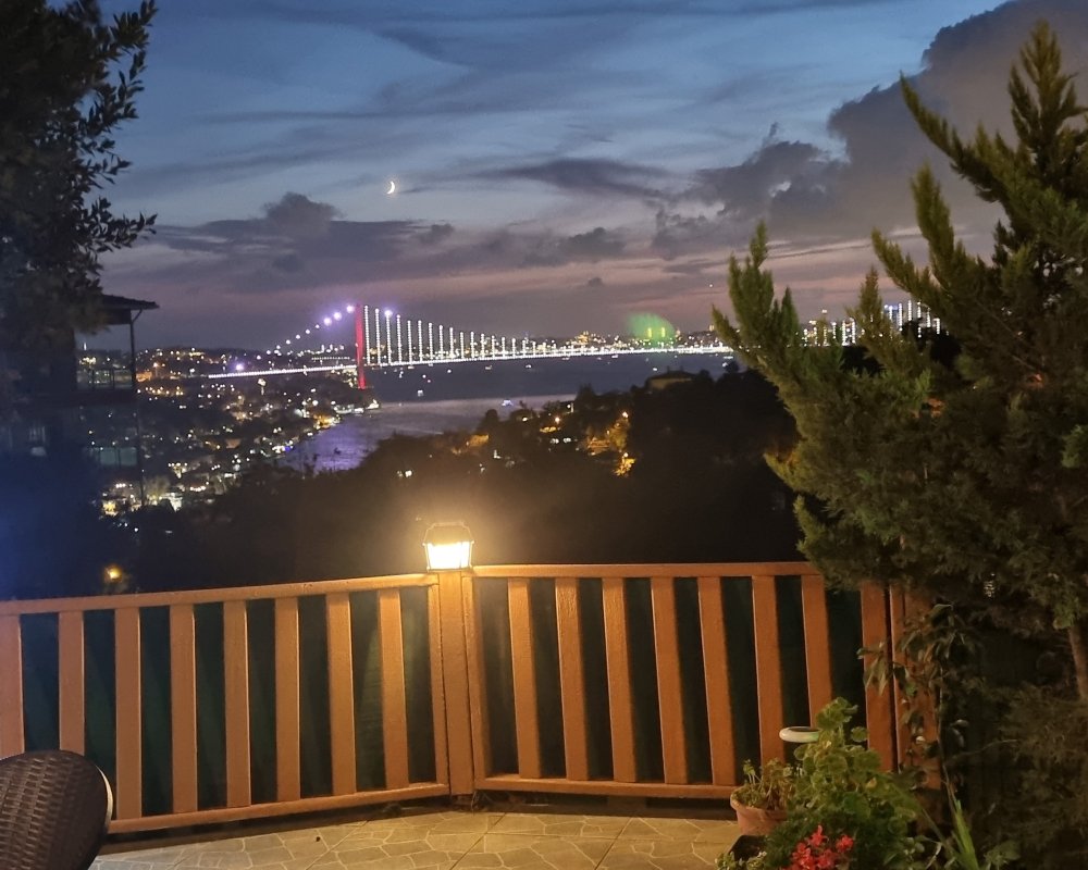 Boğaz manzaralı müstakil