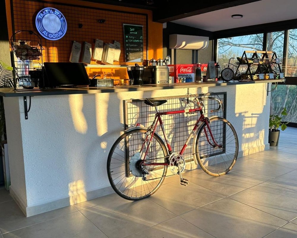 şile merkezde denize 500mt dere yanı bisiklet konseptli hotel&cafe