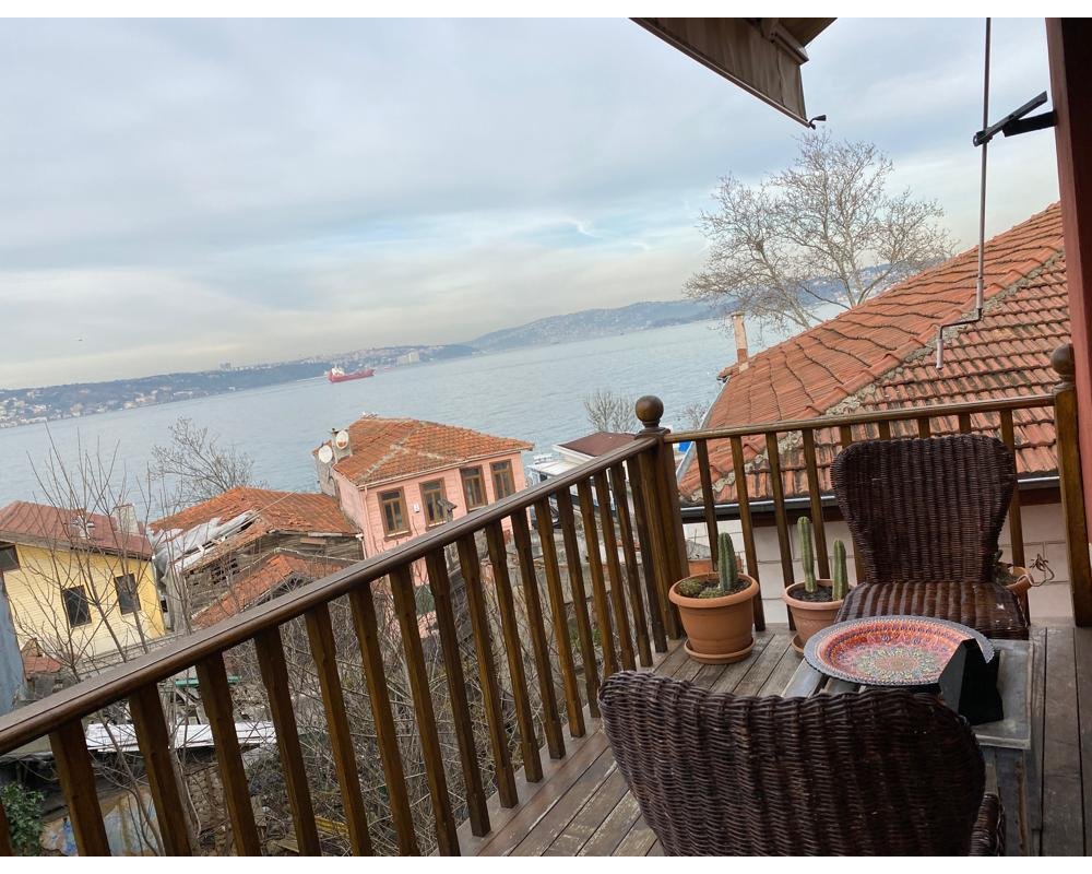 Beykoz’da deniz manzaralı yol yalısı 2 katlı