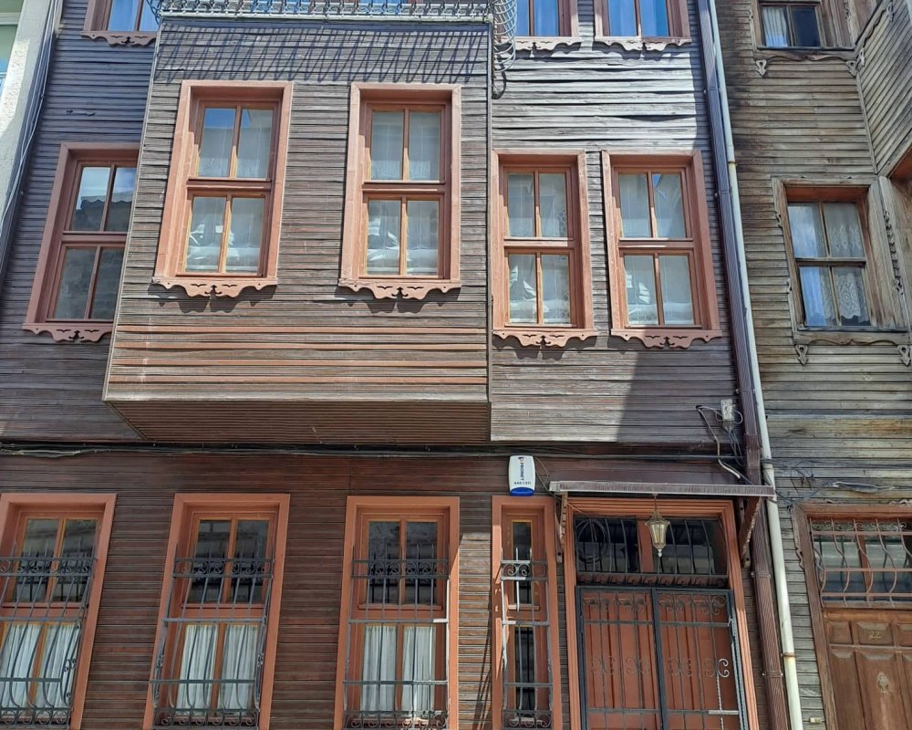 Uskudar'da Dizilere Kiralik Ahsap Ev