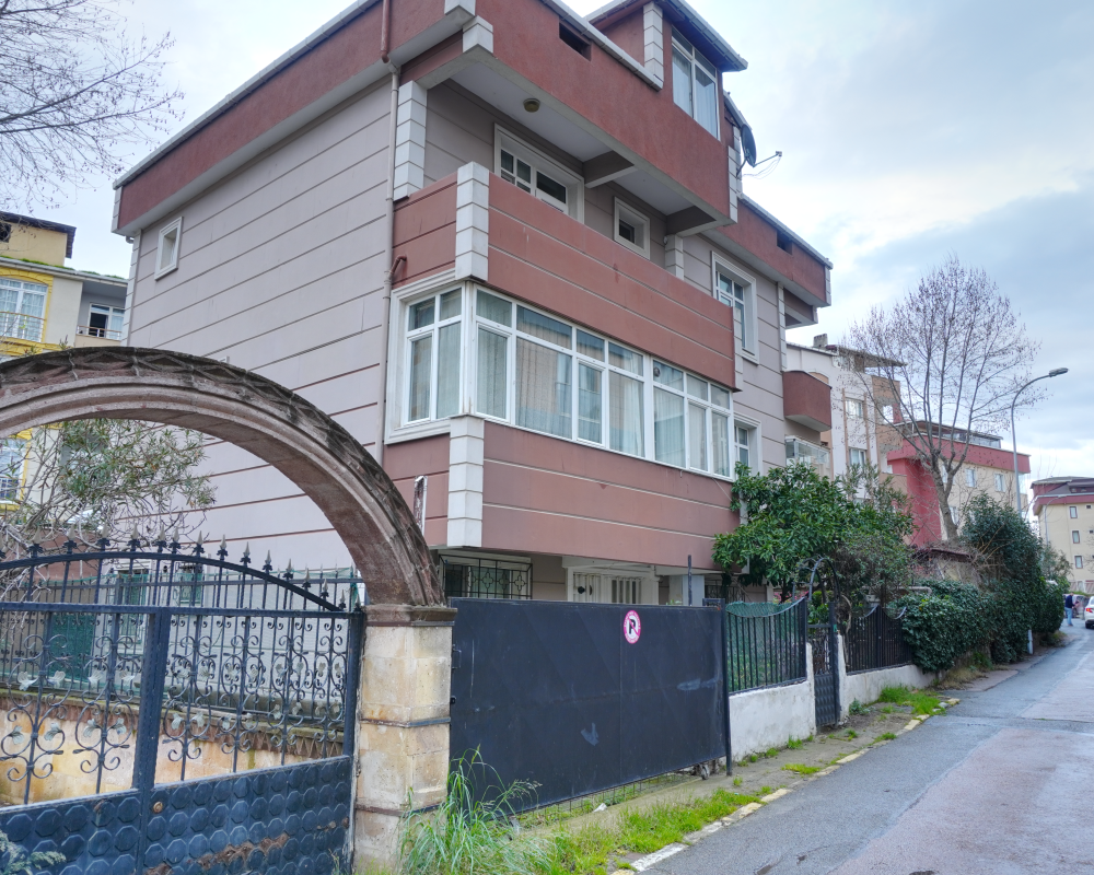 4+1 Dizilere & Filmlere Kiralık Bahçeli Otoparklı Müstakil Ev