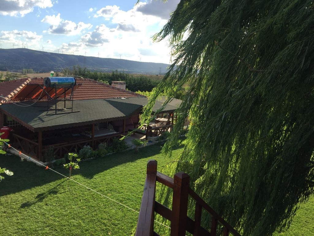 Havuzlu, 7000 m2 alan içinde ahşap çiftlik evi