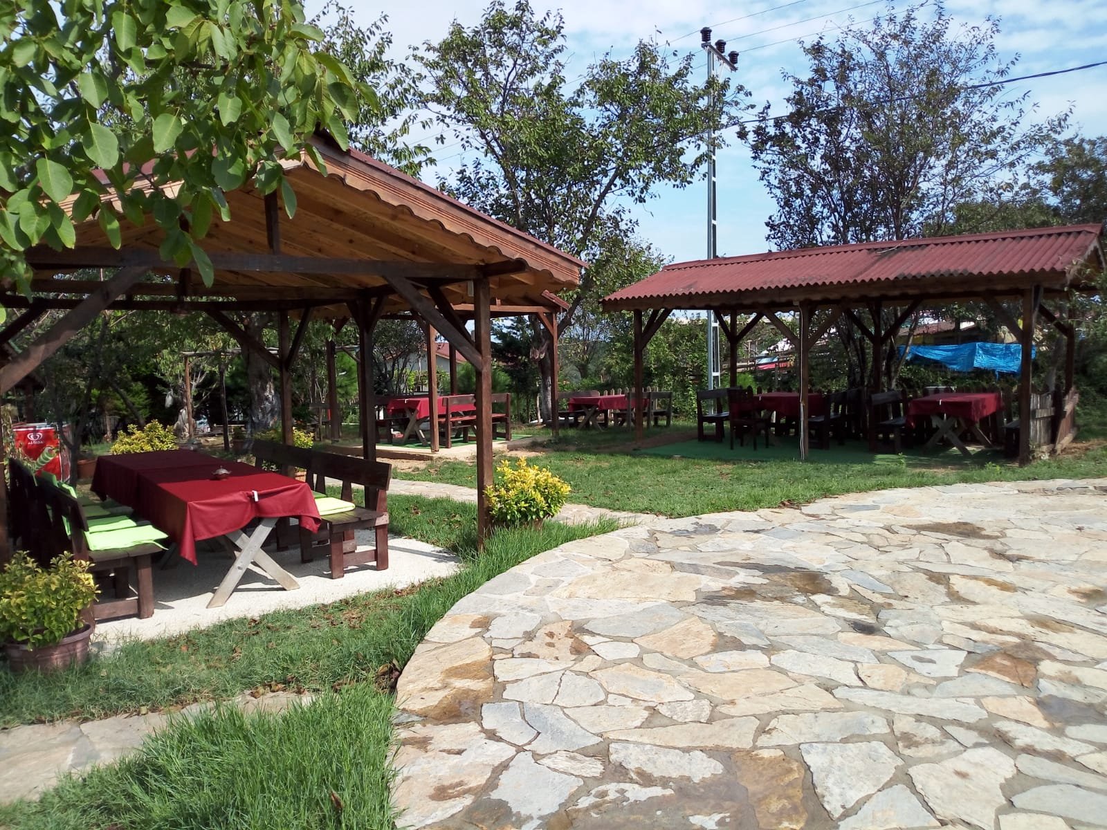 OTANTİK TAŞ EV VE BAHÇE İÇİNDE RESTORANTLI