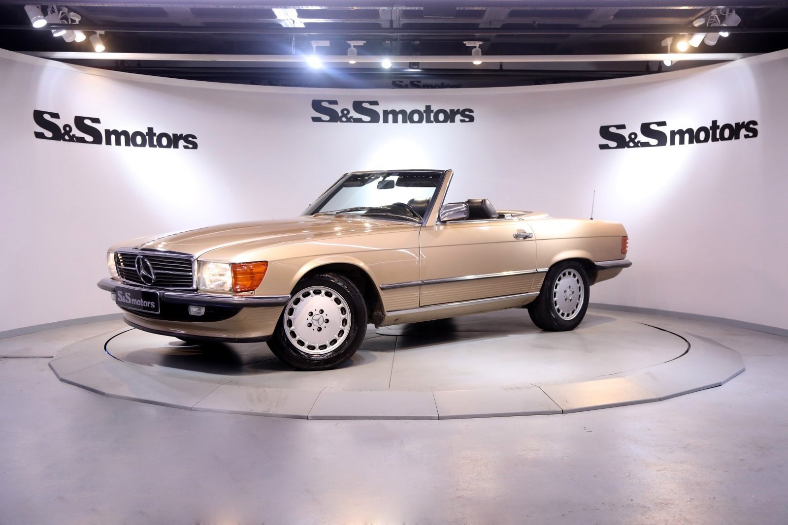 ÜSTÜ AÇIK MERCEDES SL 300 1986