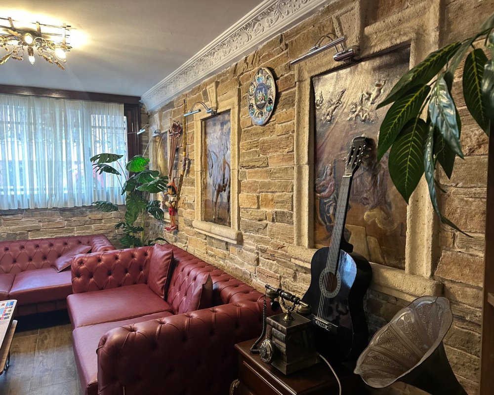 DİZİ FİLM REKLAM ÇEKİMİ İÇİN TARİHİ YARIMADADA  BUTİK OTEL BAHÇELİ VE TERASLI