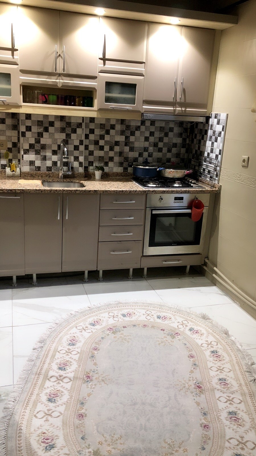 BAHÇELİ 150m2 DİZİ VE FİLMLER İÇİN KİRALIK DAİRE