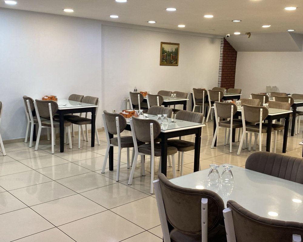Restoranda  yemek salonu