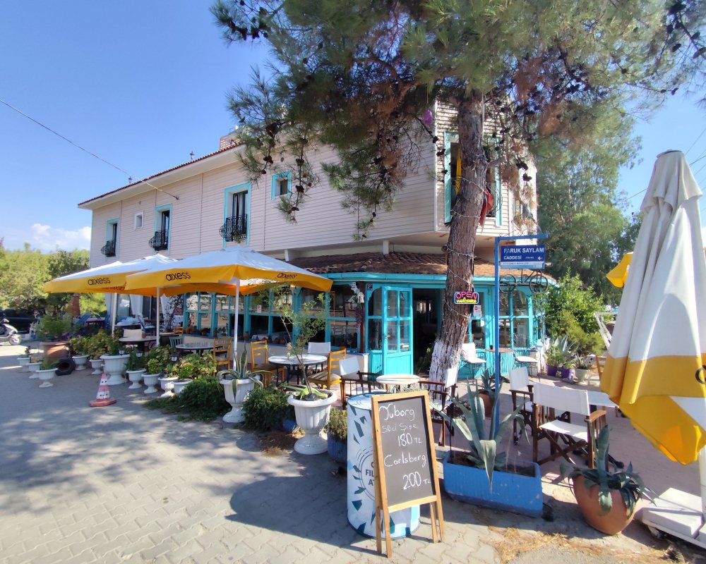 AYVALIK DİZİ FİLM ÇEKİMLERİNE UYGUN KİRALIK RESTORAN VE BUTİK OTEL (SEFA ÇAMLIK BÖLGESİ)