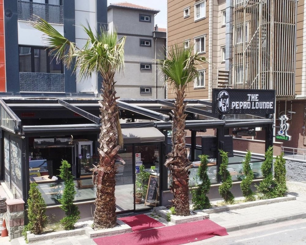 Cafemizde dizi film çekimleri için uygunluğumuz vardır. Bahçe alanımız da aktiftir.